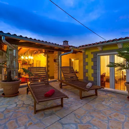 Holiday Home Bukovac Pula Exterior photo