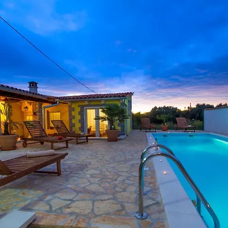 Holiday Home Bukovac Pula Exterior photo