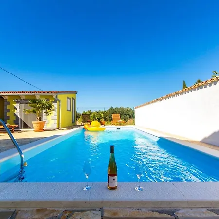 Holiday Home Bukovac Pula Exterior photo